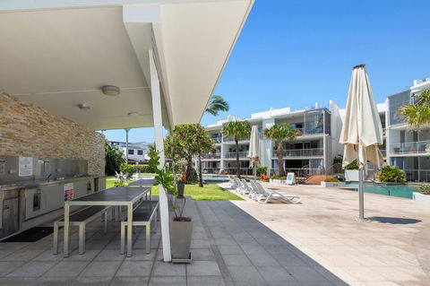 SWIM UP DRIFT APARTMENT 12 South - Accommodation Sunshine Coast 1
