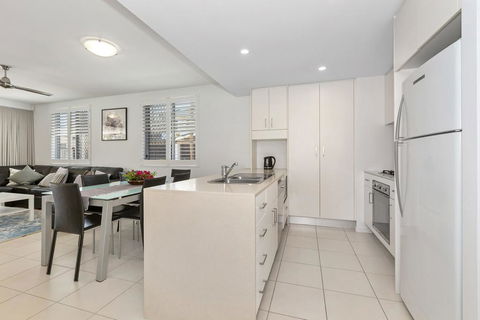 SWIM UP DRIFT APARTMENT 12 South - Accommodation Sunshine Coast 2