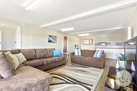 TASSIE SEASIDE SERENITY - L'Abode Accommodation - Accommodation Sunshine Coast 3