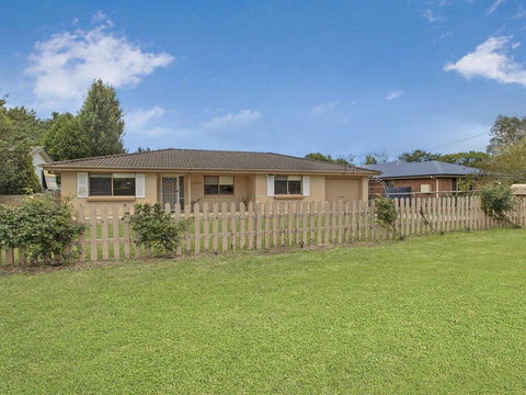 That Pink House! - Comfortable Home Away From Home - Accommodation Sunshine Coast 0