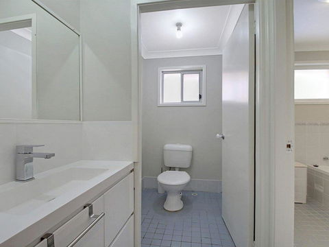 That Pink House! - Comfortable Home Away From Home - Accommodation Sunshine Coast 2