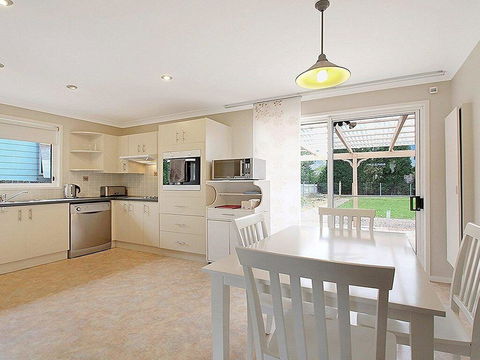 That Pink House! - Comfortable Home Away From Home - Accommodation Sunshine Coast 3