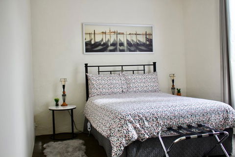 The Apartment - Moyston - Accommodation Sunshine Coast 1