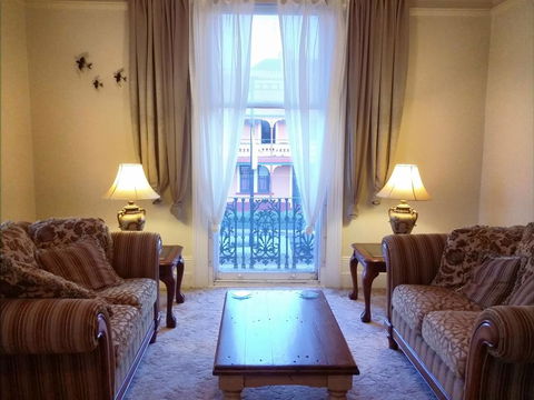 The Bank Guesthouse Glen Innes - Accommodation Sunshine Coast 3