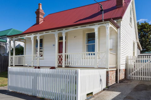 Brampton Cottage - Accommodation Sunshine Coast 0