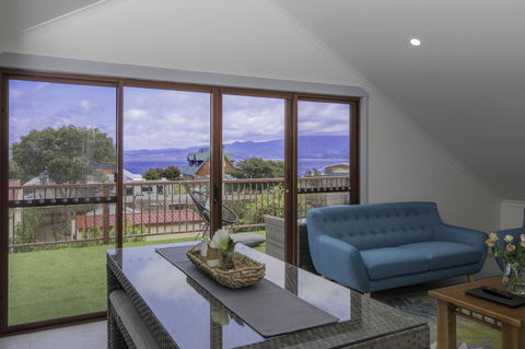 South Arm Luxury Loft - Accommodation Sunshine Coast 0