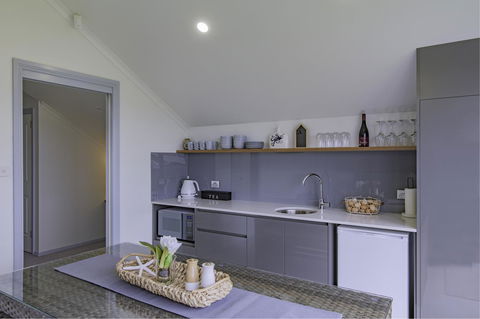 South Arm Luxury Loft - Accommodation Sunshine Coast 2