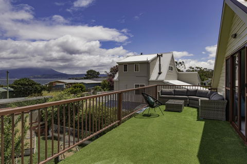 South Arm Luxury Loft - Accommodation Sunshine Coast 6