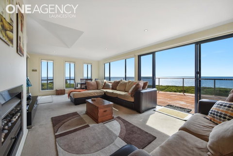 Seaspray - Accommodation Sunshine Coast 0