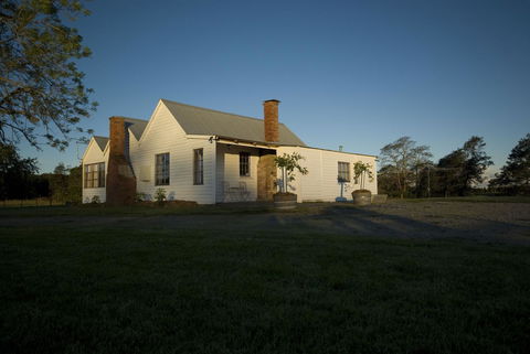 Buttons Cottage For Canyon & Rain Forest Walks With In House Dining - Accommodation Sunshine Coast 3