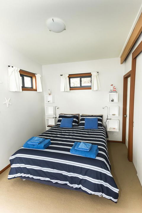 Larus Waterfront Cottage - Accommodation Sunshine Coast 3