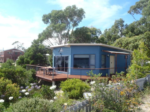 Larus Waterfront Cottage - Accommodation Sunshine Coast 1
