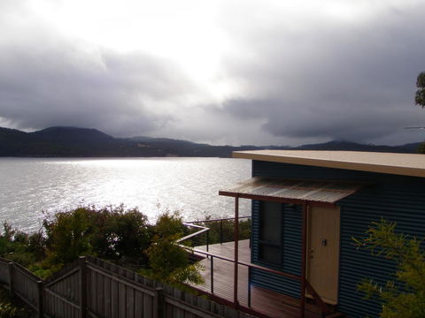 Larus Waterfront Cottage - Accommodation Sunshine Coast 2