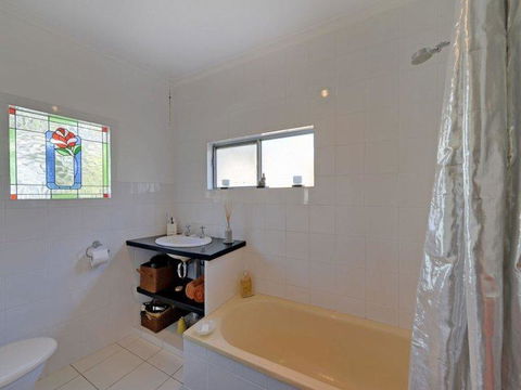 Bridge View Retreat - Accommodation Sunshine Coast 38