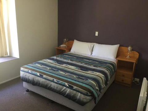 The Fox And Hounds Historic Hotel - Accommodation Sunshine Coast 10