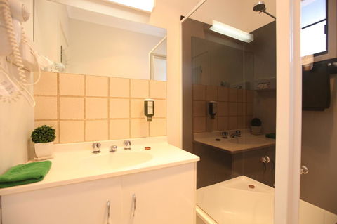 The Fox And Hounds Historic Hotel - Accommodation Sunshine Coast 31