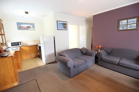 The Fox And Hounds Historic Hotel - Accommodation Sunshine Coast 13