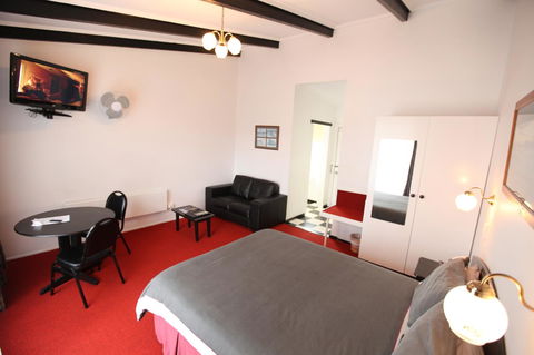 The Fox And Hounds Historic Hotel - Accommodation Sunshine Coast 34