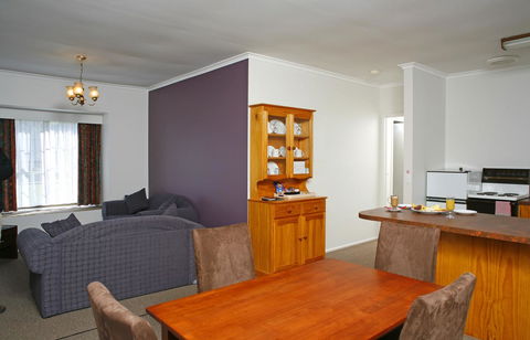 The Fox And Hounds Historic Hotel - Accommodation Sunshine Coast 20