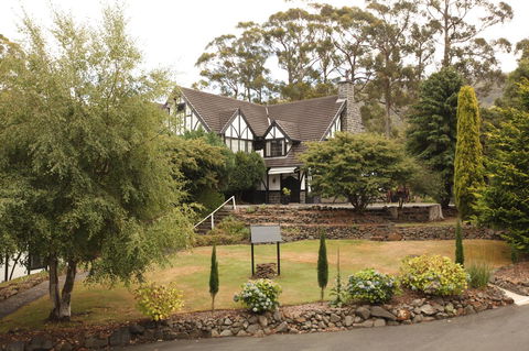 The Fox And Hounds Historic Hotel - Accommodation Sunshine Coast 39
