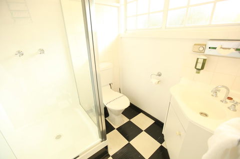 The Fox And Hounds Historic Hotel - Accommodation Sunshine Coast 17