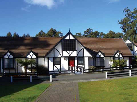 The Fox And Hounds Historic Hotel - Accommodation Sunshine Coast 0