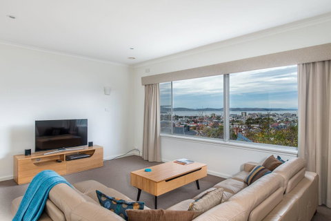 City Lights - Accommodation Sunshine Coast 7