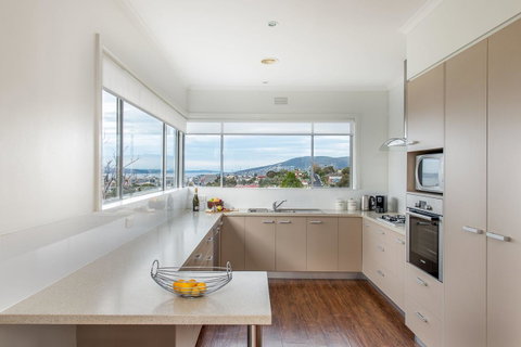 City Lights - Accommodation Sunshine Coast 8