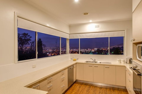 City Lights - Accommodation Sunshine Coast 0