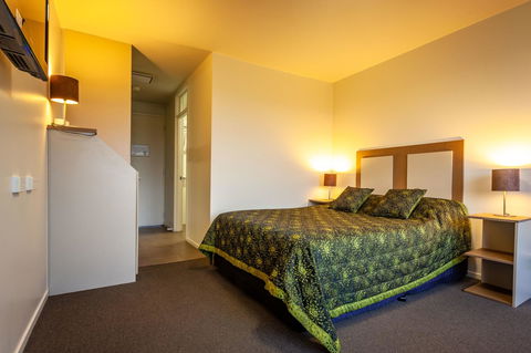 Mornington Inn - Accommodation Sunshine Coast 2