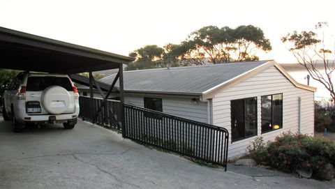 KINGFISHER COTTAGE Beachfront At The Binalong Bay - Accommodation Sunshine Coast 21