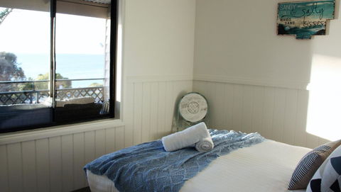 KINGFISHER COTTAGE Beachfront At The Binalong Bay - Accommodation Sunshine Coast 11