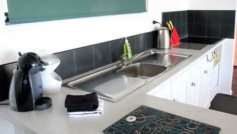 KINGFISHER COTTAGE Beachfront At The Binalong Bay - Accommodation Sunshine Coast 18