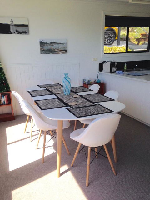 KINGFISHER COTTAGE Beachfront At The Binalong Bay - Accommodation Sunshine Coast 14