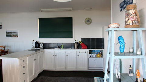 KINGFISHER COTTAGE Beachfront At The Binalong Bay - Accommodation Sunshine Coast 20