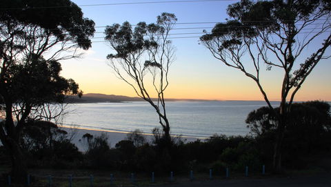 KINGFISHER COTTAGE Beachfront At The Binalong Bay - Accommodation Sunshine Coast 19