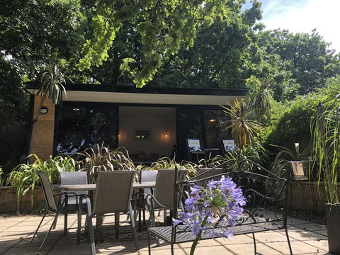 Studio SixA ... A Haven In The Heart Of Hobart - Accommodation Sunshine Coast 24