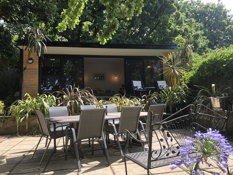 Studio SixA ... A Haven In The Heart Of Hobart - Accommodation Sunshine Coast 17