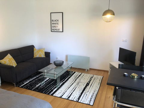 Studio SixA ... A Haven In The Heart Of Hobart - Accommodation Sunshine Coast 3