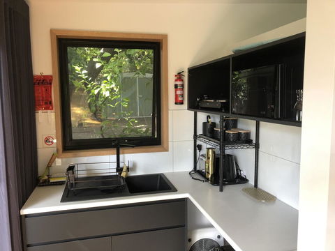 Studio SixA ... A Haven In The Heart Of Hobart - Accommodation Sunshine Coast 8