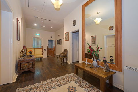 Edinburgh Gallery Bed & Breakfast - Accommodation Sunshine Coast 4