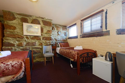 Edinburgh Gallery Bed & Breakfast - Accommodation Sunshine Coast 9