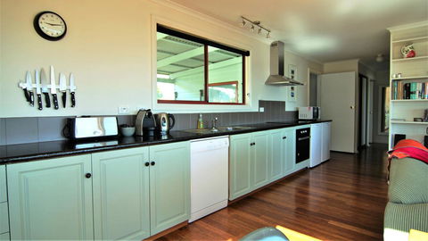DOLPHIN LOOKOUT COTTAGE - Amazing Views Of The Bay Of Fires - Accommodation Sunshine Coast 5