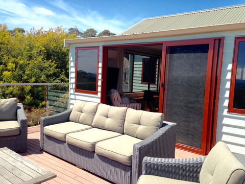DOLPHIN LOOKOUT COTTAGE - Amazing Views Of The Bay Of Fires - Accommodation Sunshine Coast 4