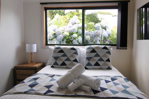 DOLPHIN LOOKOUT COTTAGE - Amazing Views Of The Bay Of Fires - Accommodation Sunshine Coast 6