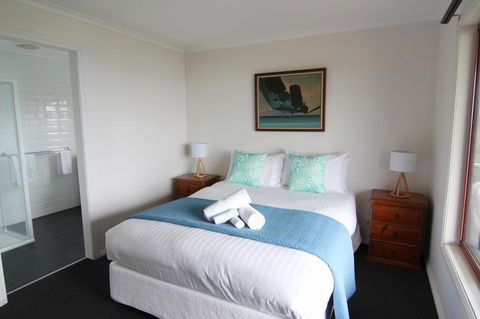 DOLPHIN LOOKOUT COTTAGE - Amazing Views Of The Bay Of Fires - Accommodation Sunshine Coast 10