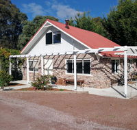 Hilltop Cottages - Accommodation Sunshine Coast