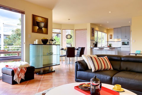 Isle Of Views - Accommodation Sunshine Coast 2