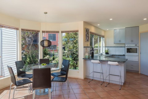 Isle Of Views - Accommodation Sunshine Coast 5