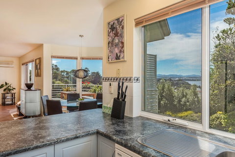 Isle Of Views - Accommodation Sunshine Coast 3